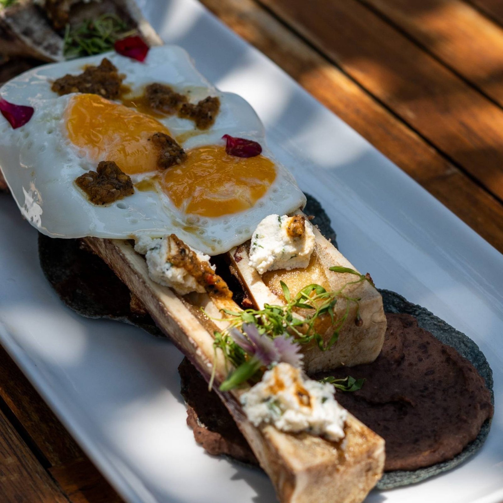 costilla-con-huevo-encima